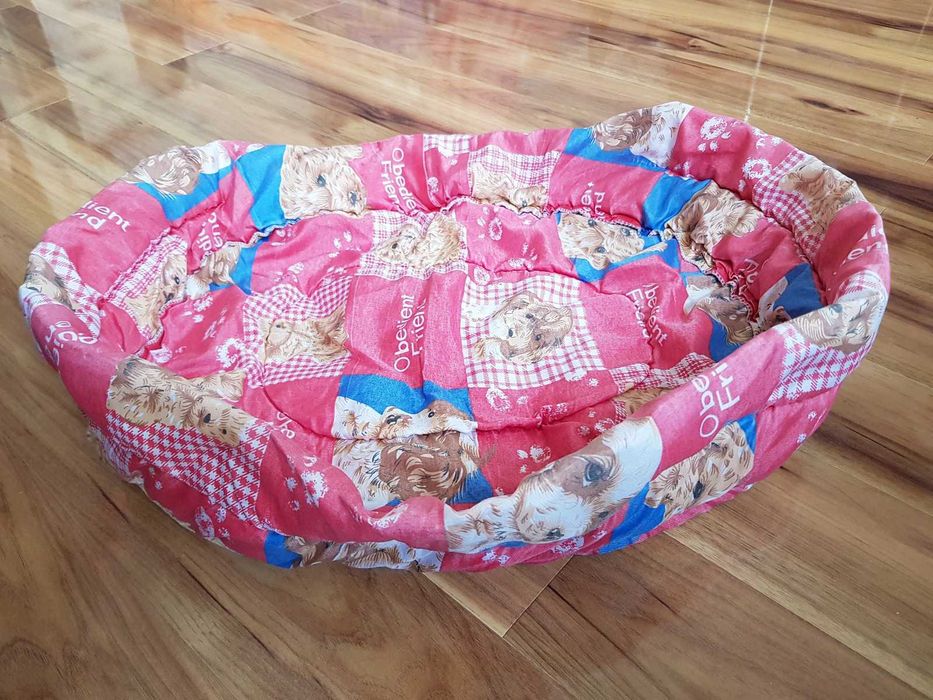 Czerwono niebieskie legowisko w pieski dla małego psa Obedient Pet wzór w patchwork