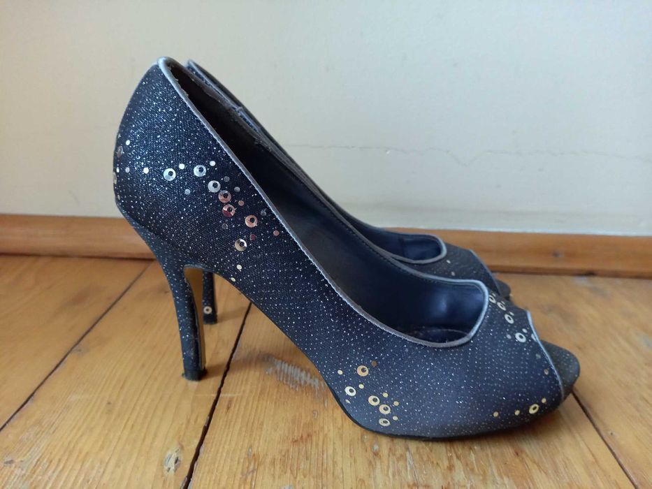 Srebrne szpilki z cekinami bez palców 39