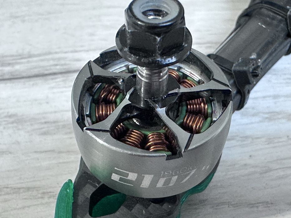 Geprc Mark 5 o4 pro + dji integra + 2x tattu r-line 1480mah 160C