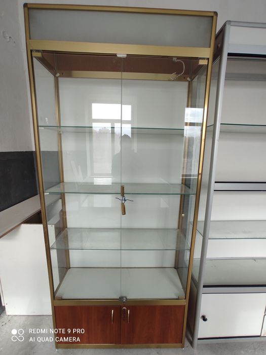 Продам шкафи-вітрини