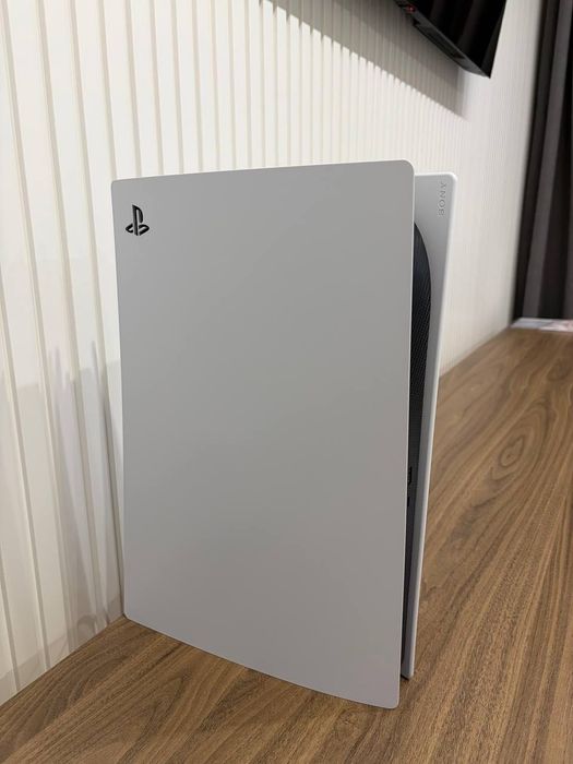 PlayStation 5 digital edition. Fat.