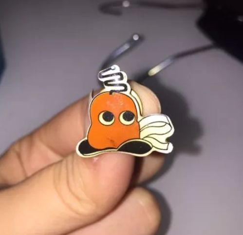 Pins de vários tipos