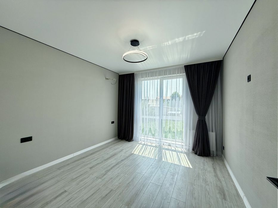 Таунхаус з новим ремонтом , 2 кімнати + кухня-студія