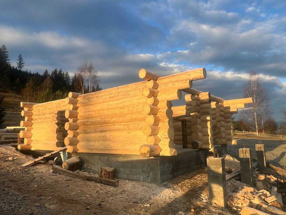 Будиночки в Микуличині — дикий зруб