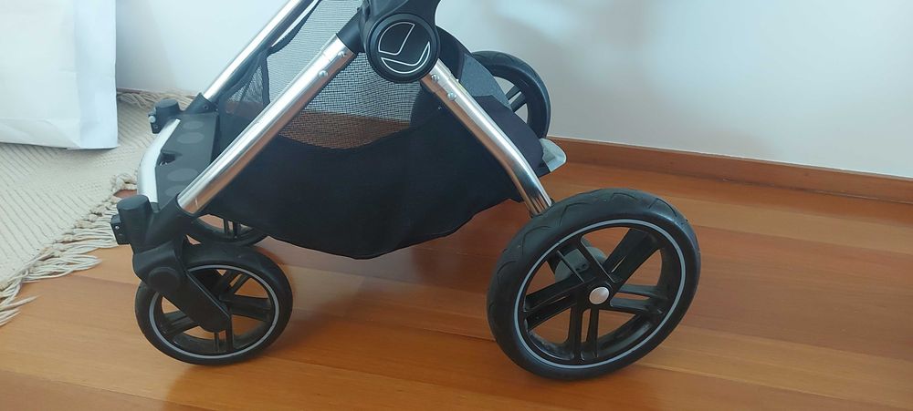 Carrinho de passeio desportivo e baby coque Jané Kawai