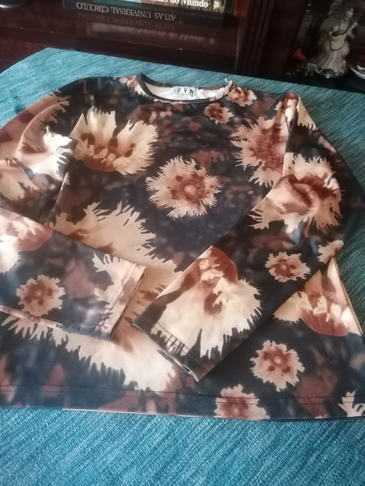 Blusa estampado girassóis, ligeira