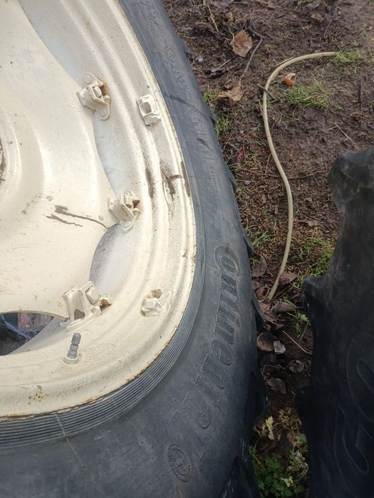 Opona  34 16.9 komplet case international