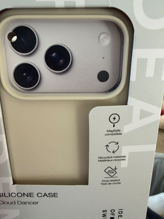 Siliconowa osłona Iphone 17 pro ideal of sweden