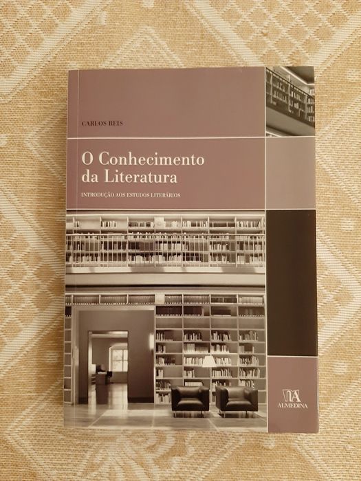 Vendo "O Conhecimento da Literatura", de Carlos Reis