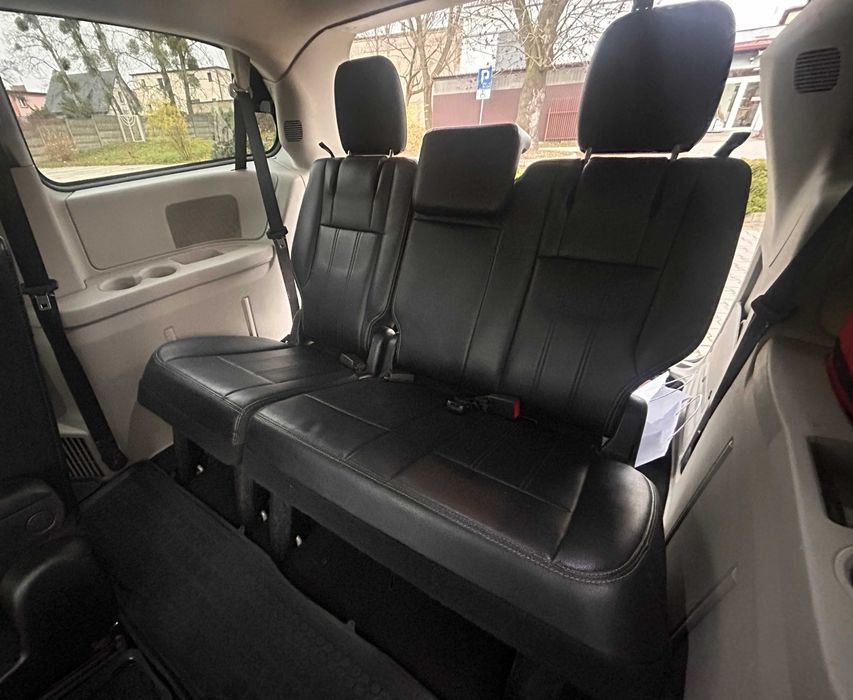Chrysler Town Country 2013 rok
