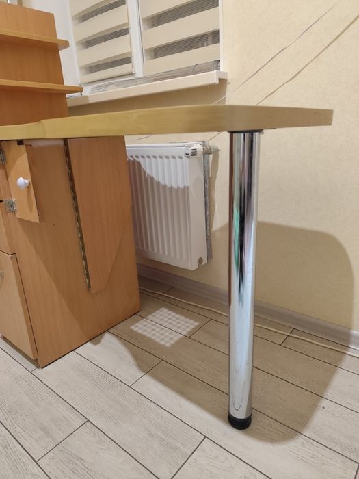 Стол маникюрный с полками