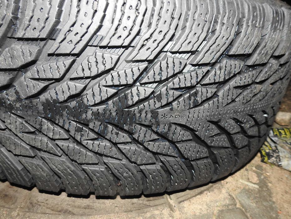 4x Nokian Hakkapeliitta R3 SUV  275/45r21 110T 2x8,5 2x7,5 mm 21rok