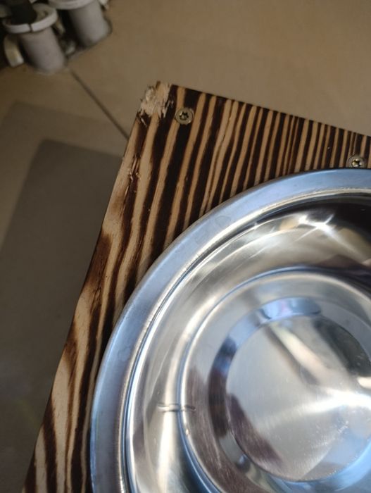 Miski na stelażu i legowisko