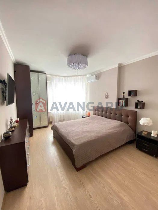 Продається 3-к квартира в самому центрі  Позняків