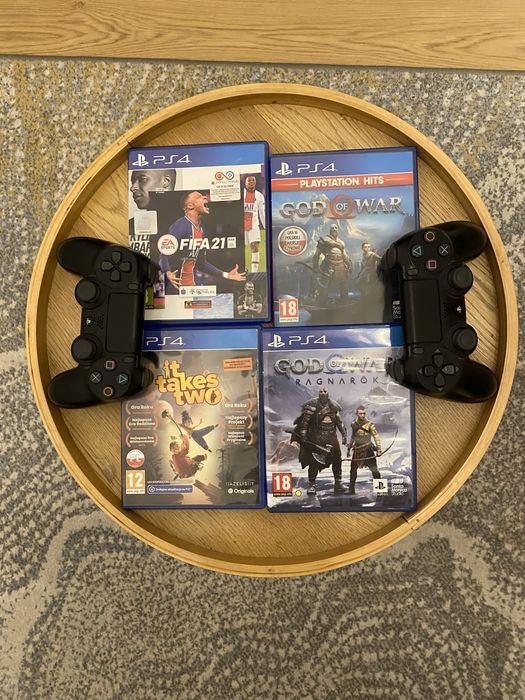 Konsola PS4 Slim 1TB - 2x pady + gry w zestawie