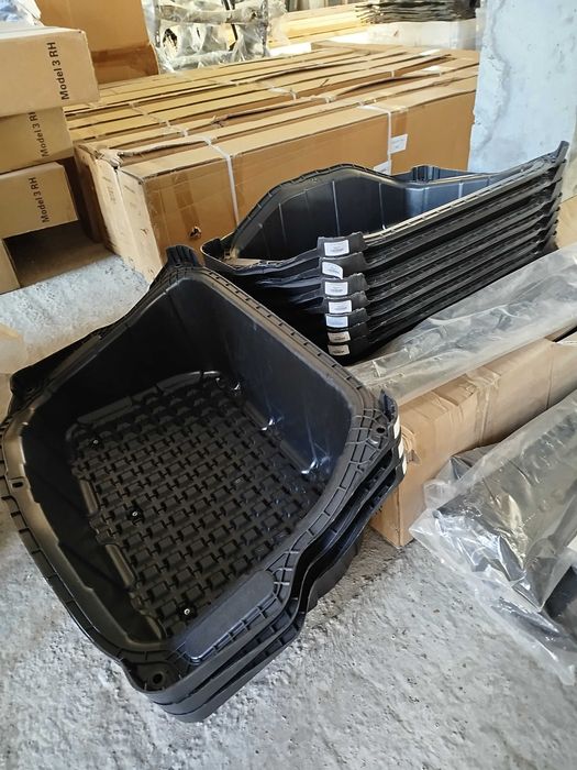 Кришка багажника (ляда) Tesla Model 3 Y