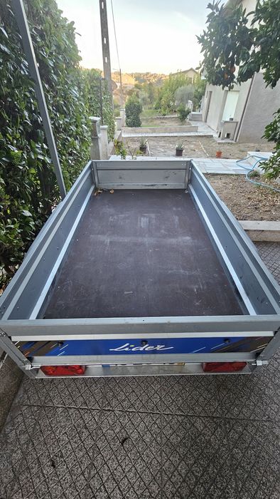 Reboque 750 kg de 2 eixos
