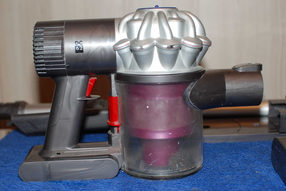 Dyson V6 odkurzacz bezprzewodowy .Komplet .
