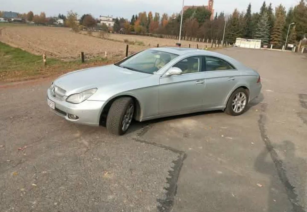 Sprzedam mercedesa w dobrym stanie na bieżąco użytkowany