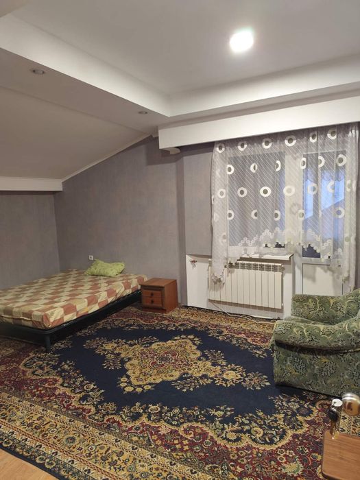 Подільський р-н .Здам кімнату дівчині.4000+комуналка.