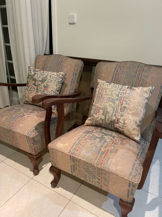 Conjunto de sofá e cadeirões vintage