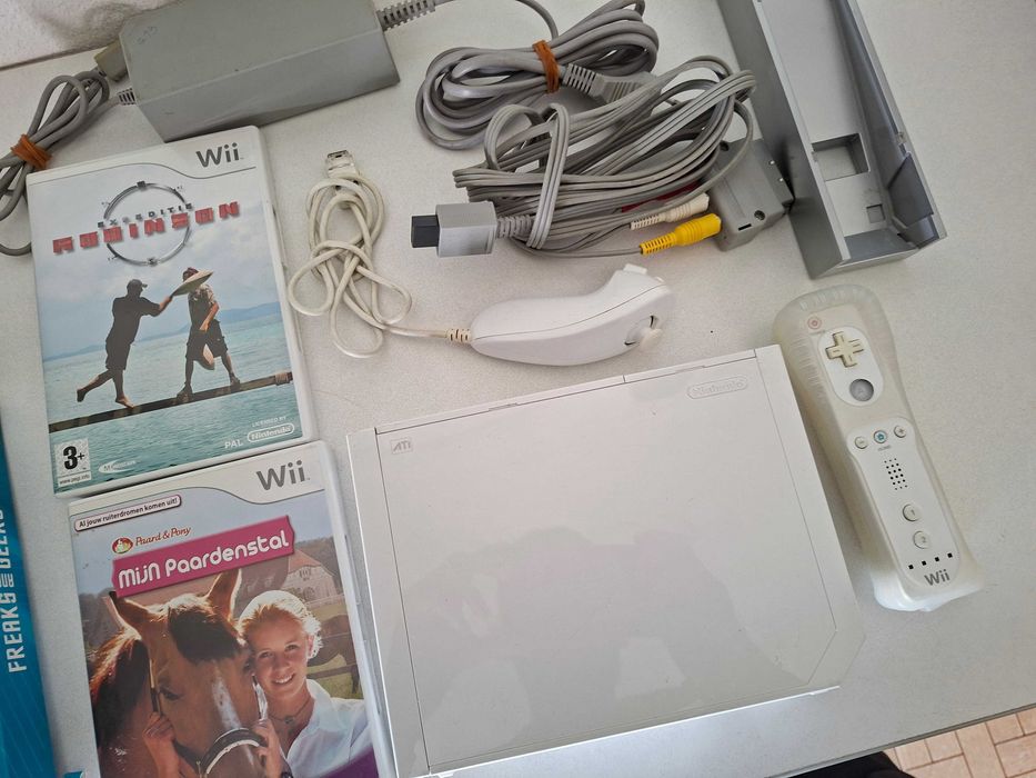 Nintendo Wii Branca 1º Modelo + 1 Comando + 2 jogos *100% Funcional*