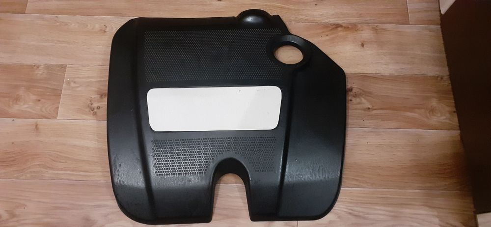 Декоративна кришка мотора шкода октавія