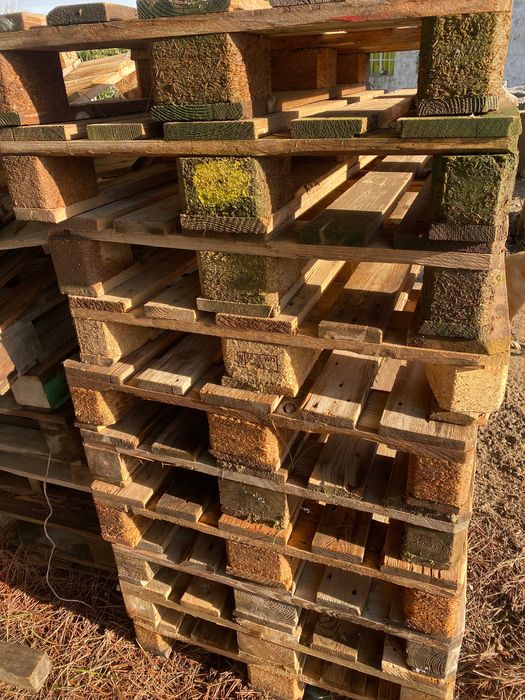 Vendo PALETES Entrego zona de Lisboa