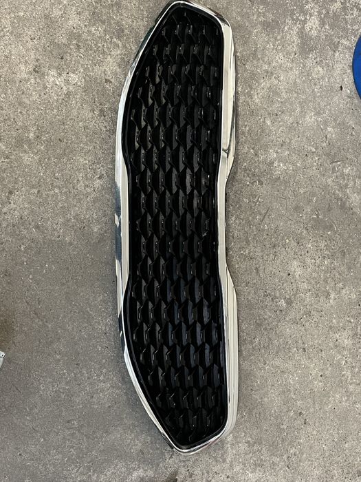 Kia Venga grill lift