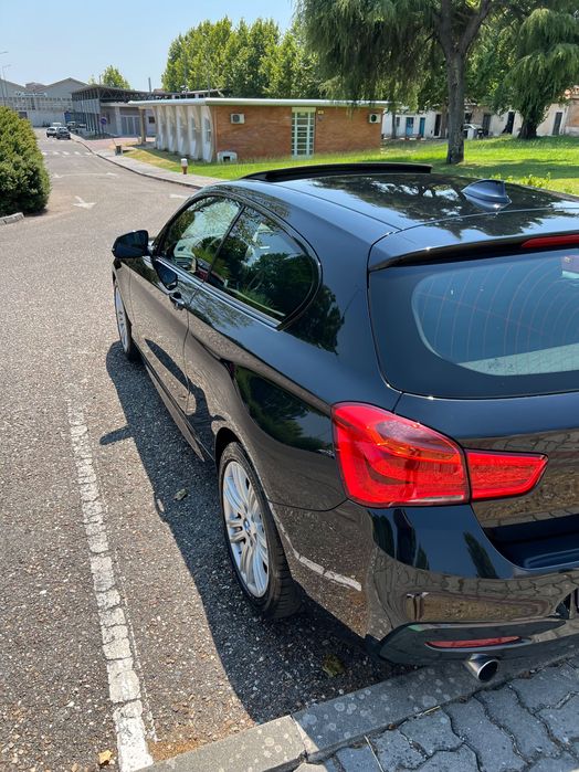 BMW 116 coupé com teto de abrir.