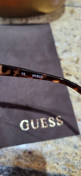 Guess oryginalne okulary przeciwsłoneczne kultowe unikat zlote etui