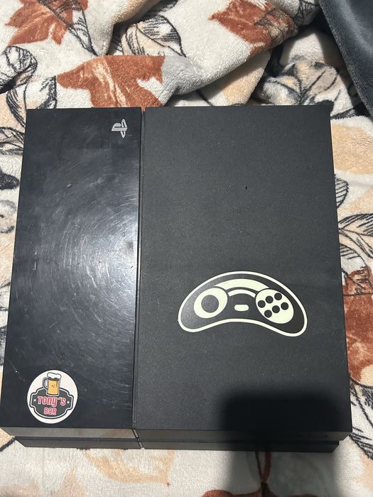 Vendo PS4 slim usada e com jogos