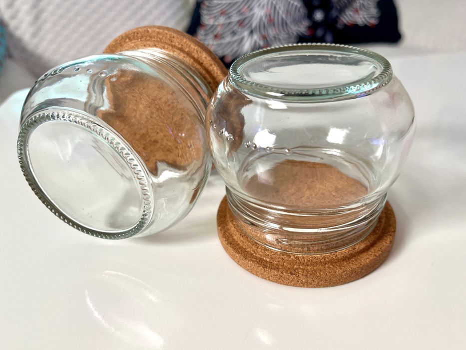 Small Bottles with Cork Lids425652587468564482