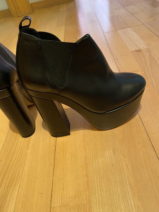 Botins pretos de pele novos tam 39 plataforma.