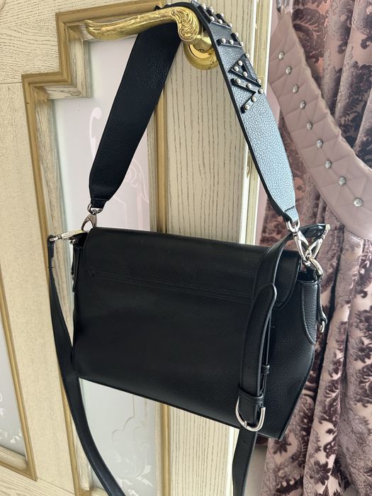 Продам сумочку Valentino