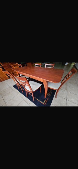Mesa de sala com cadeiras