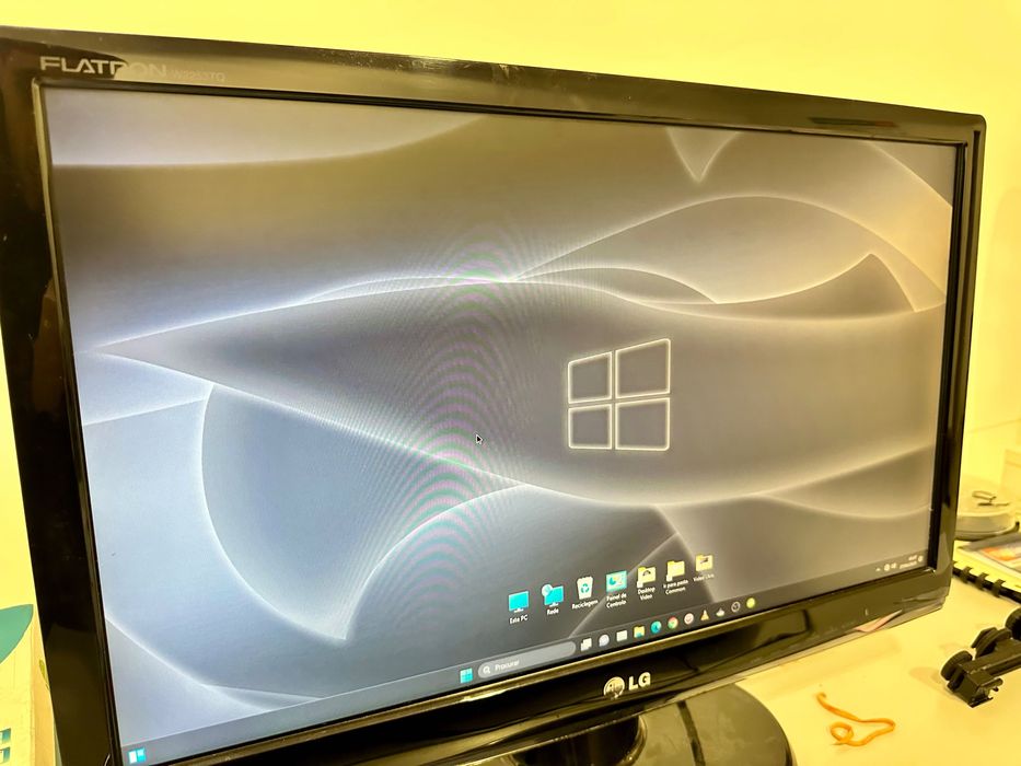 Vendo monitor LG Flatron W2253TQ