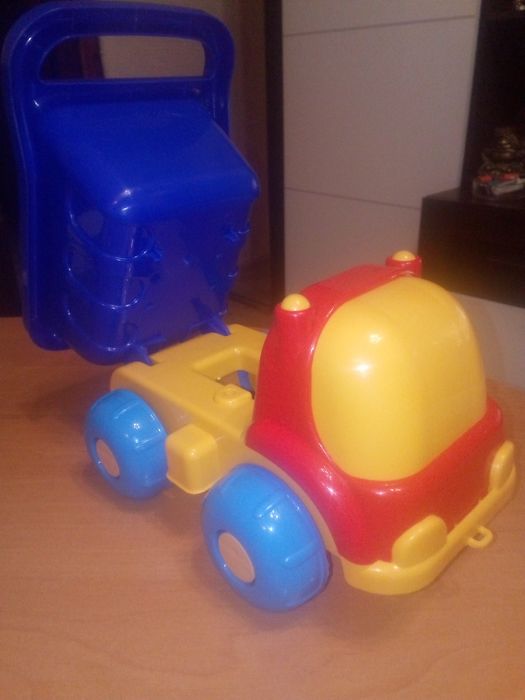 Детский самосвал .