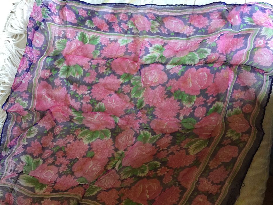 Lenços e echarps variadas