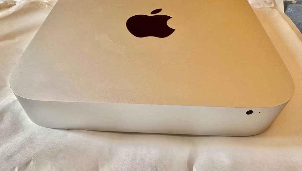 Apple Mac mini (Late 2014) – Intel Core i5 / 4GB RAM / macOS Monterey – Funcional