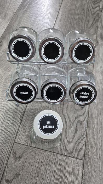 Stojak ze słoiczkami naklejki nowoczesny 7 słoików na przyprawy