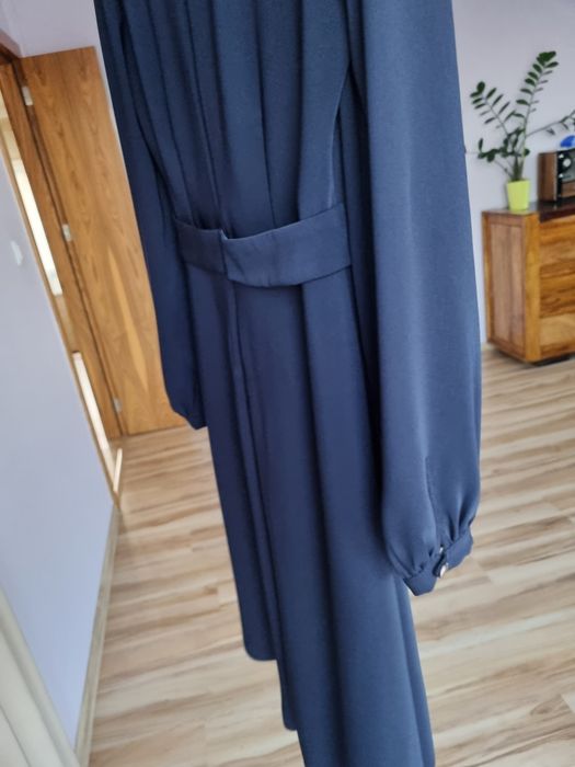 Nowa elegancka granatowa sukienka taliowana