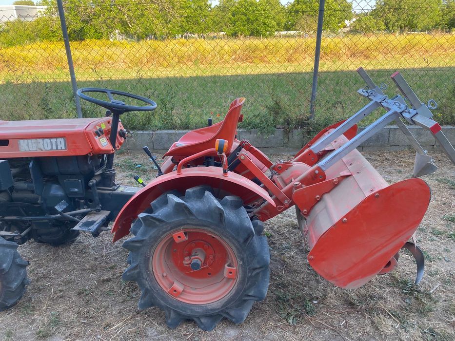 Trator Kubota b5000
