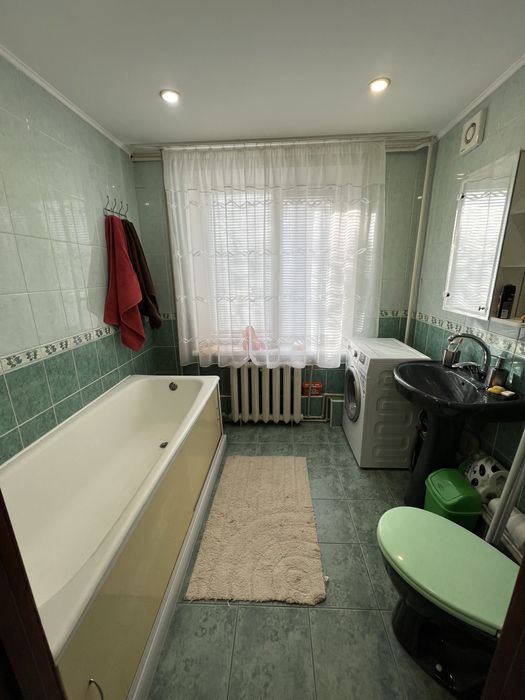 Подобово. Двух кімнатна. Від власника . Звітні документи