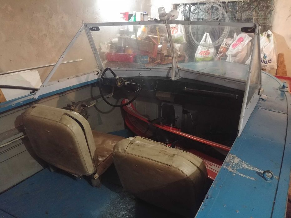 Моторний човен прогрес 4