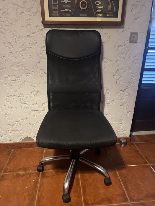 Cadeira Escritório Ergonómica c braços nunca usados