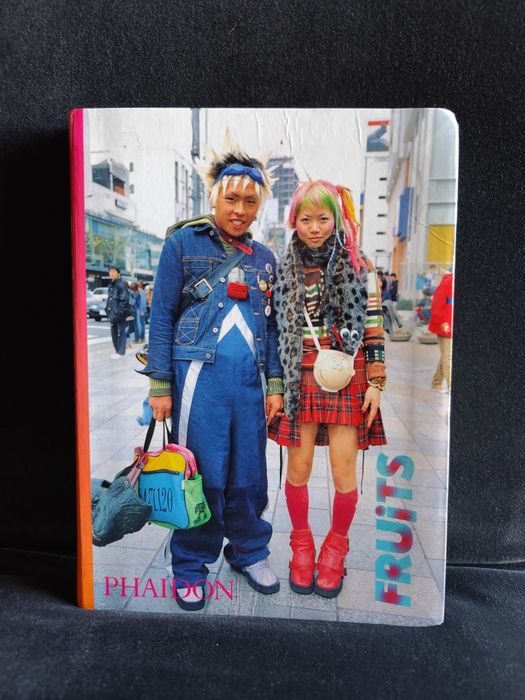 Livro e postais Fruits