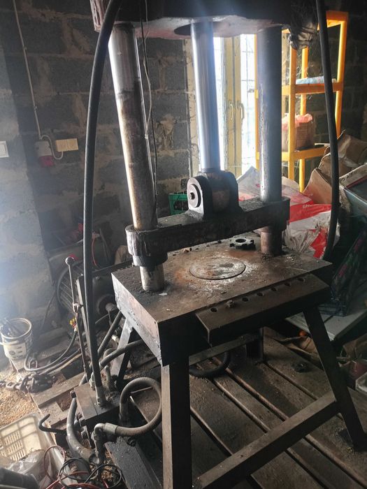 Prasa hydrauliczna kolumnowa olejowa nacisk 40 ton