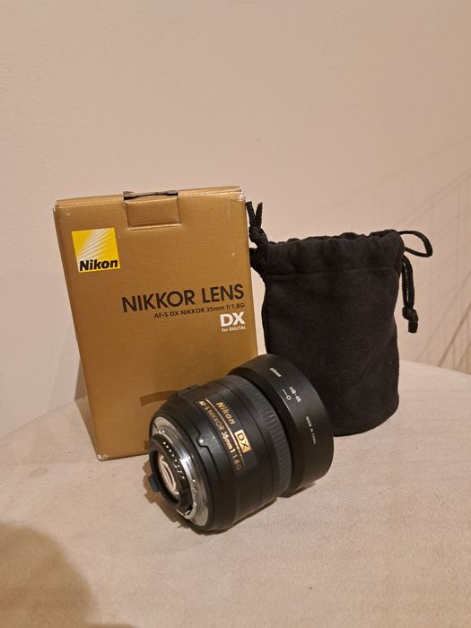 Nikon D5100 + nikkor 35mm