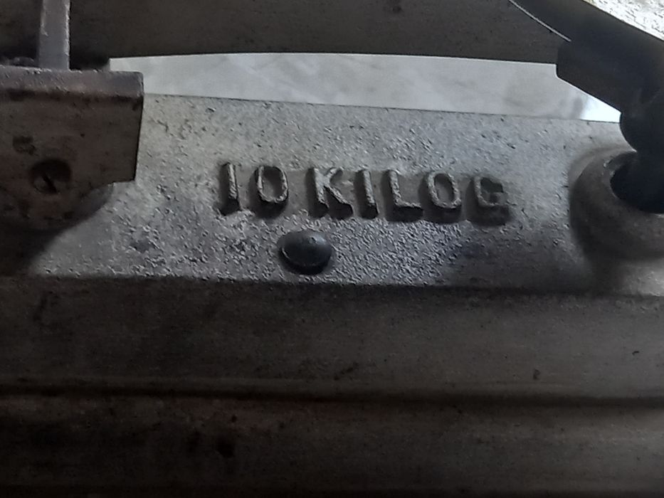 Stara mosiężna waga